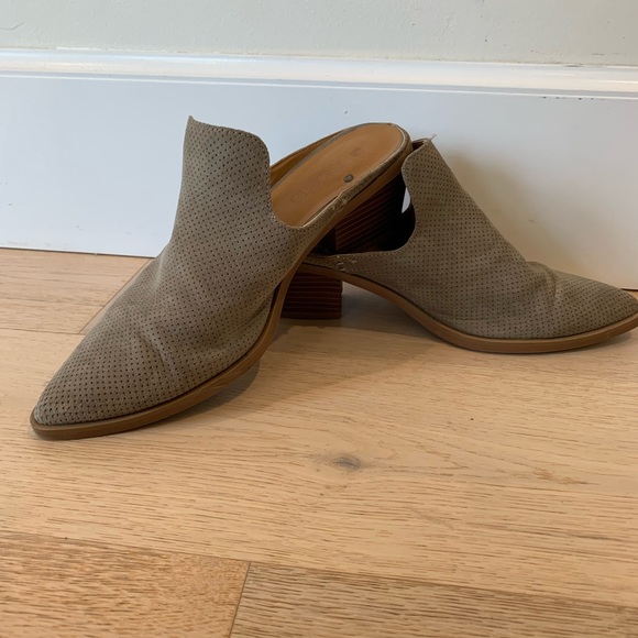 Heeled Shoes - Picture 3 of 6